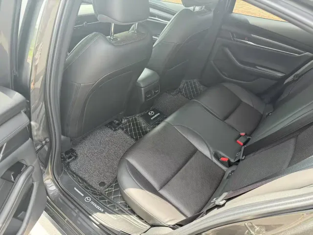 Mazda Axela — Фото автомобиля 5