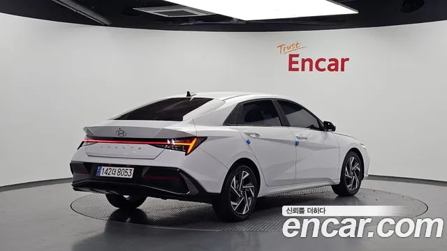 Hyundai Avante CN7 — Фото автомобиля 2