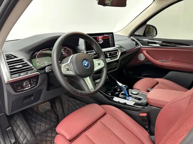 BMW iX3 — Фото автомобиля 10