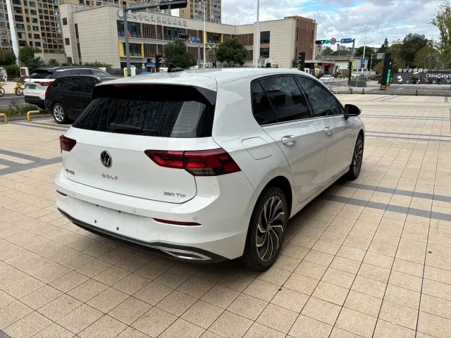 Volkswagen Golf — Фото автомобиля 5