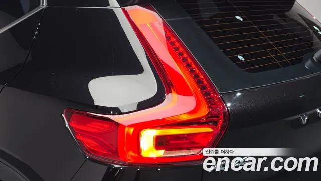 Volvo XC40 — Фото автомобиля 22