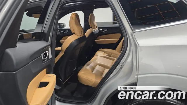 Volvo XC60 2nd Gen — Фото автомобиля 11