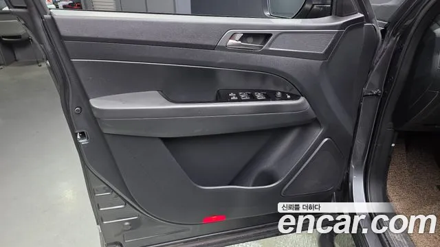 KG_Mobility_Ssangyong Rexton Новый Rexton Sport Khan Дизель 2.2 2WD — Фото автомобиля 24
