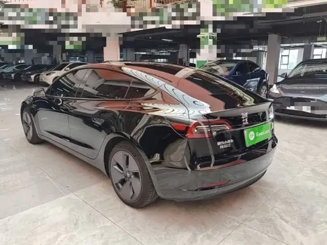 Tesla Model 3 — Фото автомобиля 4