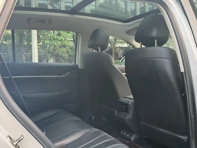 Roewe RX5 eMAX — Фото автомобиля 12