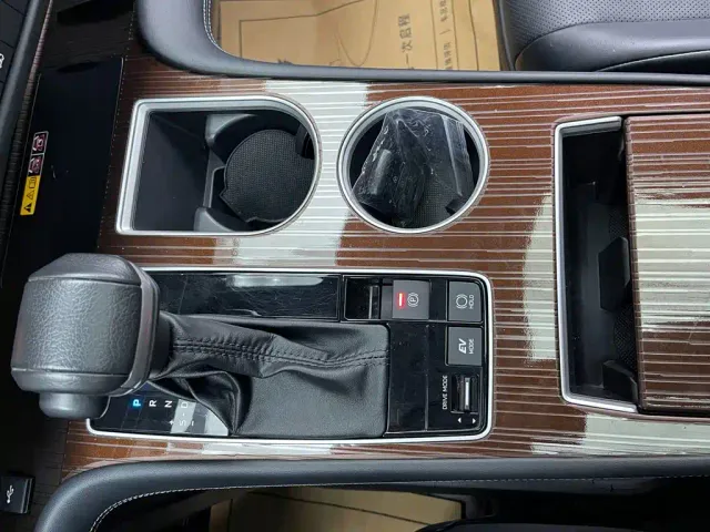 Toyota Granvia — Фото автомобиля 30