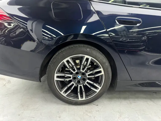 BMW 5 Series — Фото автомобиля 14