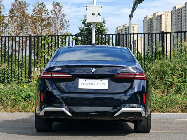 BMW 5 Series — Фото автомобиля 5