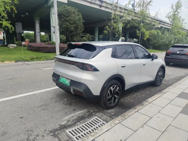 Changan Qiyuan Q05 — Фото автомобиля 4