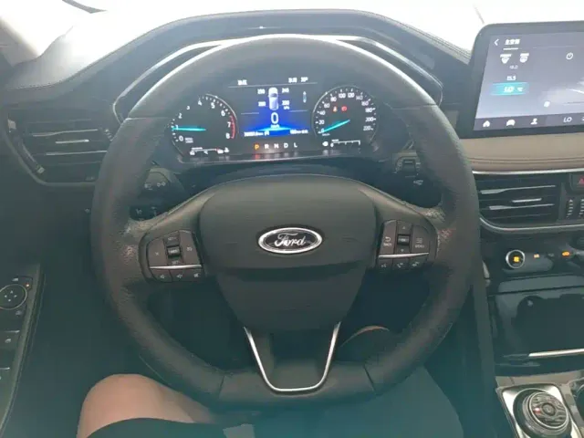 Ford Escape — Фото автомобиля 6