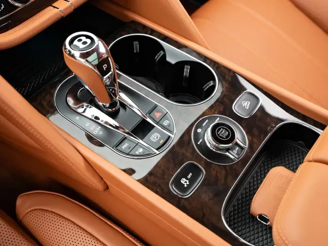 Bentley Bentayga — Фото автомобиля 8