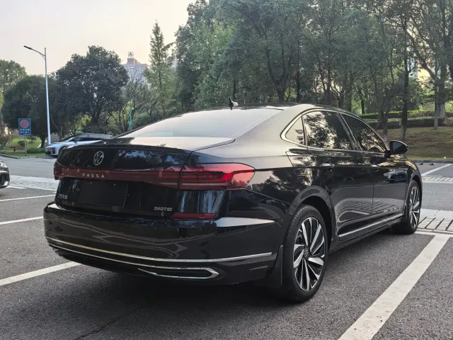 Volkswagen Passat — Фото автомобиля 4