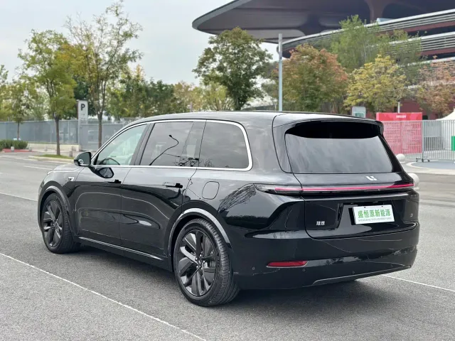 Li Auto L9 — Фото автомобиля 14
