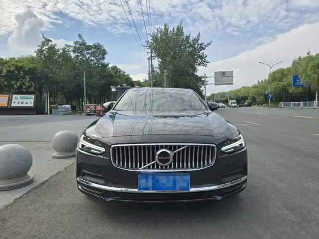 Volvo S90 — Фото автомобиля 2