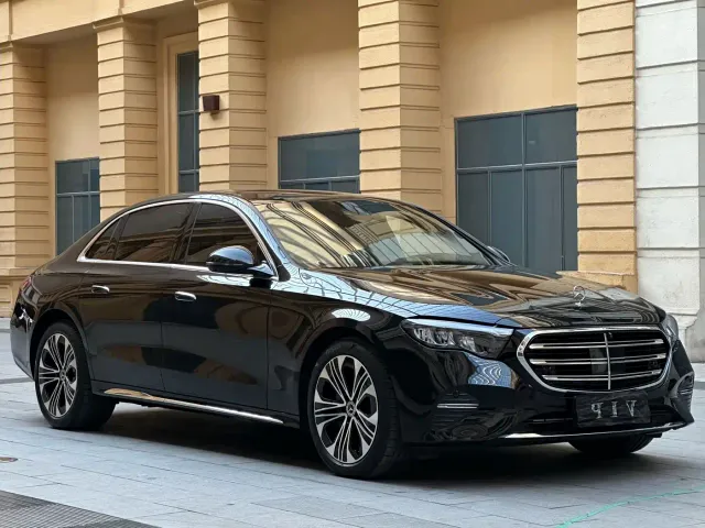 Mercedes-Benz E-Class — Фото автомобиля 2