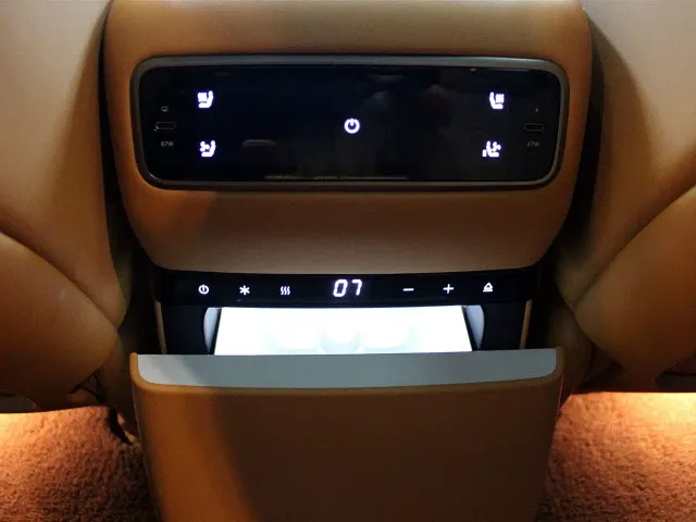 Li Auto i8 — Фото автомобиля 15