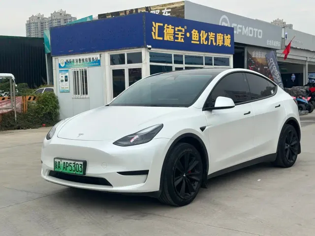 Фотография автомобиля — Tesla Model Y