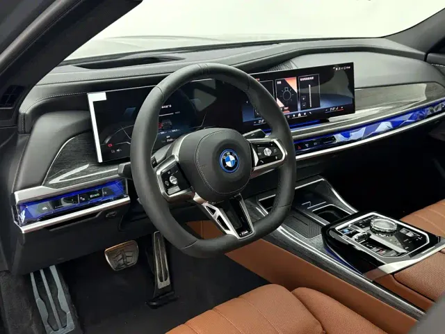 BMW i7 — Фото автомобиля 13