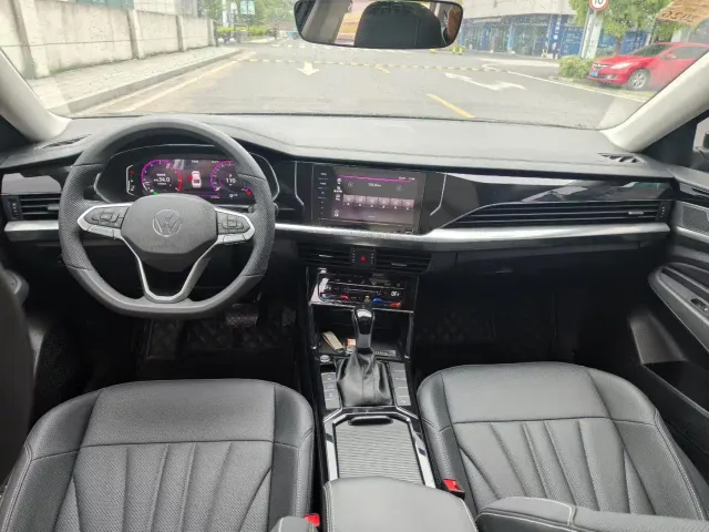 Volkswagen Passat — Фото автомобиля 7