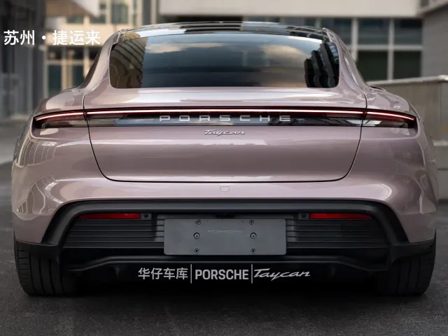 Porsche Taycan — Фото автомобиля 7