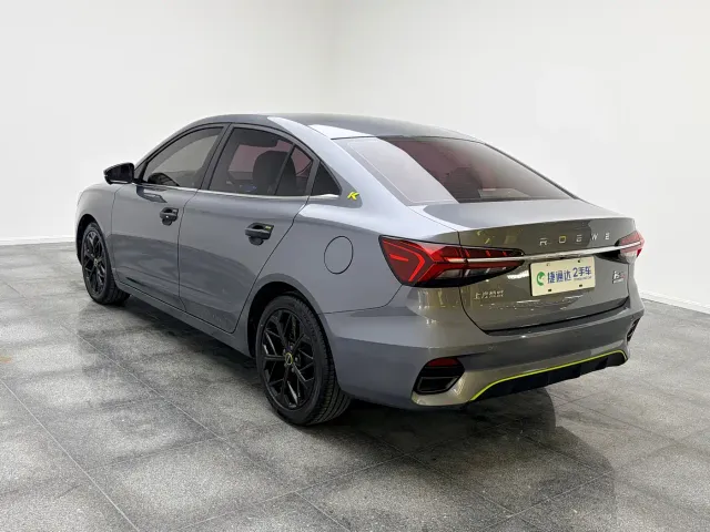 Roewe i5 — Фото автомобиля 13