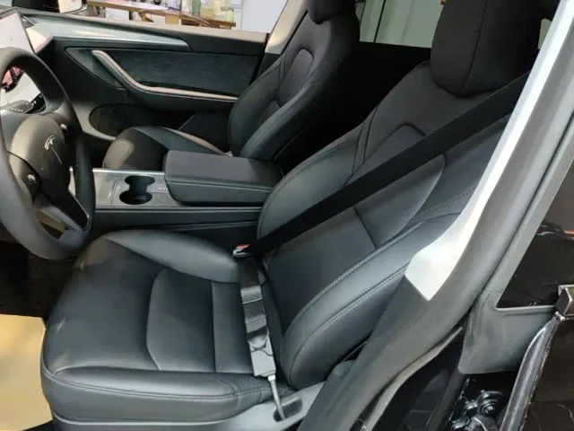 Tesla Model Y — Фото автомобиля 14