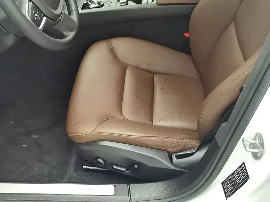 Volvo Volvo S60 2023 B4 Smart Comfort Luxury Edition — Фото автомобиля 20