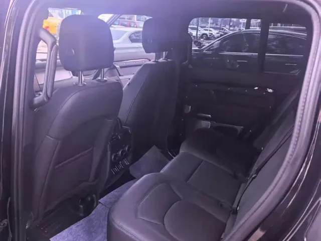 Land Rover Defender — Фото автомобиля 6