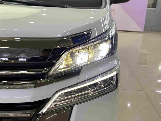 Toyota Vellfire — Фото автомобиля 4