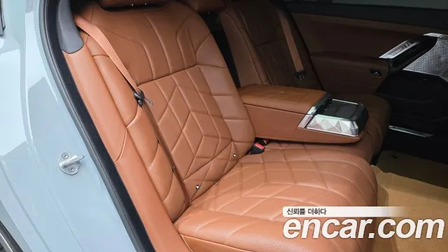 BMW 7-Series 7 серия (G70) 740i xDrive M Sport — Фото автомобиля 26