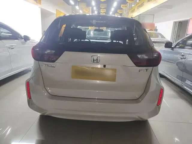 Honda Fit — Фото автомобиля 5