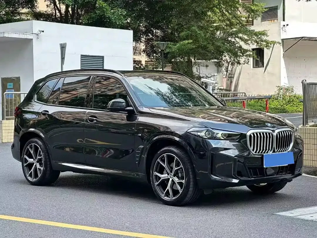 BMW BMW X5 2023 xDrive 30Li Premium M Sport Black Night Package — Фото автомобиля 2