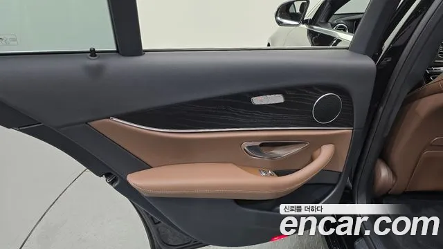 Mercedes-Benz E-Class — Фото автомобиля 25