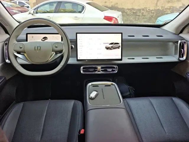 Leapmotor B10 — Фото автомобиля 9