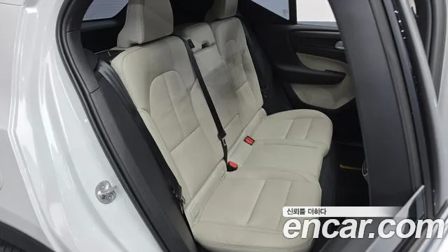 Volvo XC40 — Фото автомобиля 26