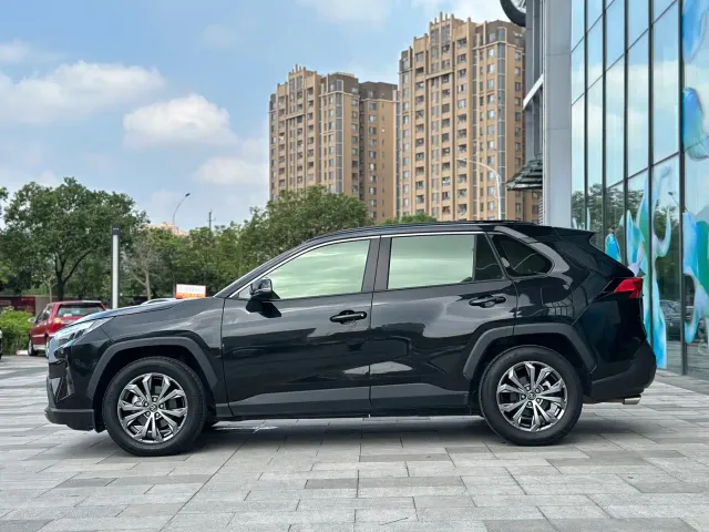 Toyota RAV4 — Фото автомобиля 4