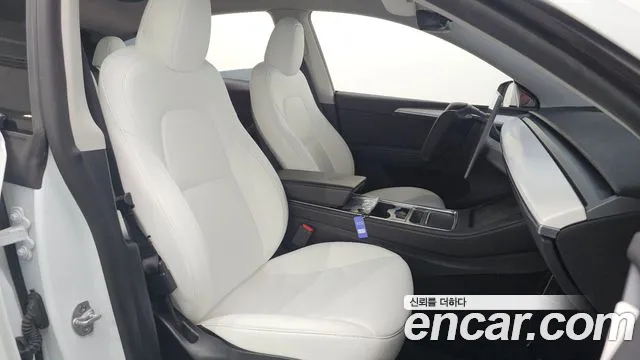 Tesla Model Y — Фото автомобиля 16