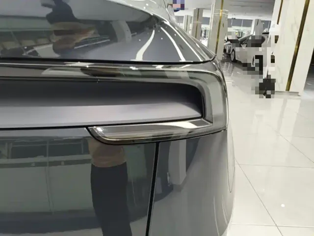 Tesla Model Y — Фото автомобиля 7