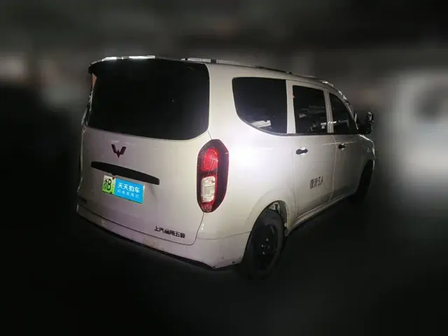 Wuling Hongguang — Фото автомобиля 5