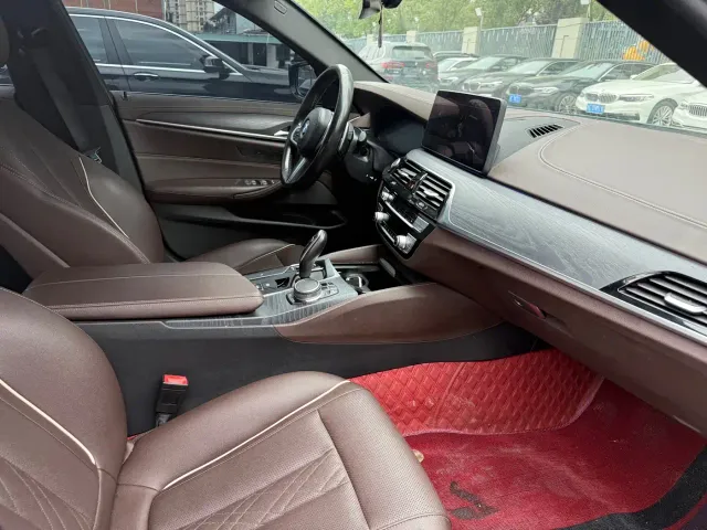 BMW 5 Series — Фото автомобиля 21