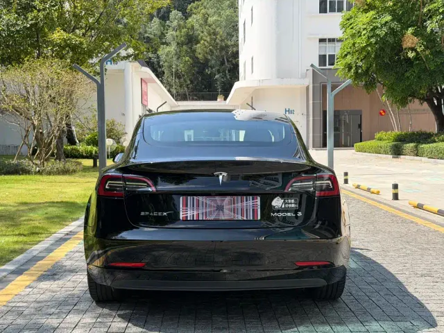 Tesla Model 3 — Фото автомобиля 7