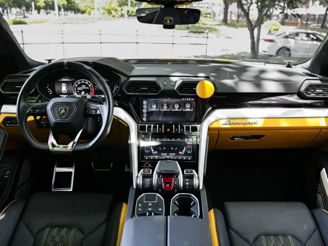 Lamborghini Urus — Фото автомобиля 23