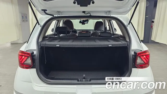 Hyundai Venue — Фото автомобиля 24