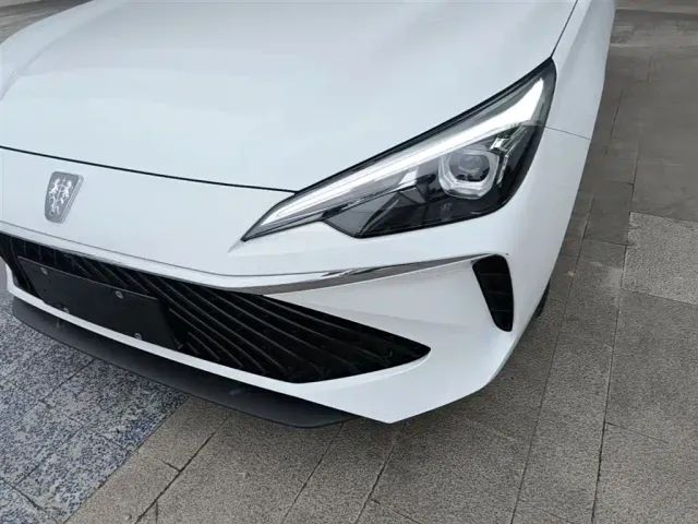 Roewe i5 — Фото автомобиля 23