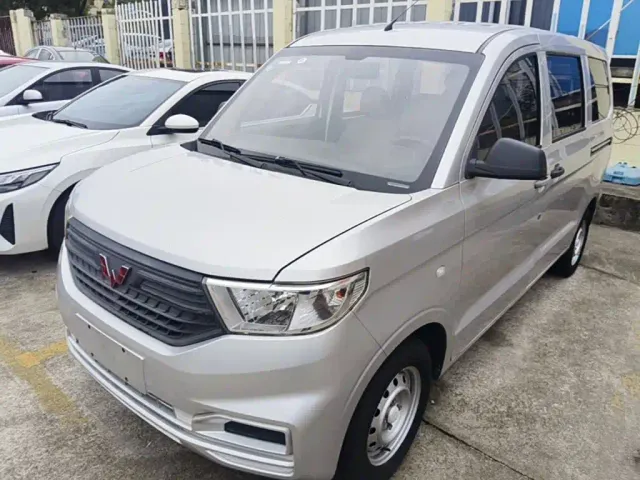 Фотография автомобиля — Wuling Hongguang V