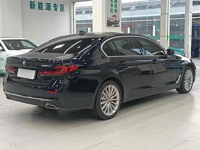 BMW 5 Series — Фото автомобиля 9