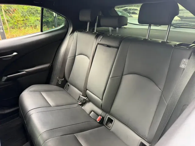 Lexus UX — Фото автомобиля 7