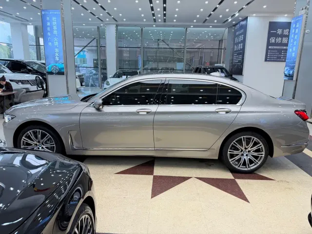 BMW 7 Series — Фото автомобиля 26