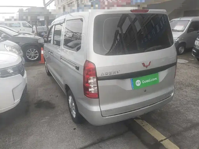 Wuling Hongguang V — Фото автомобиля 4