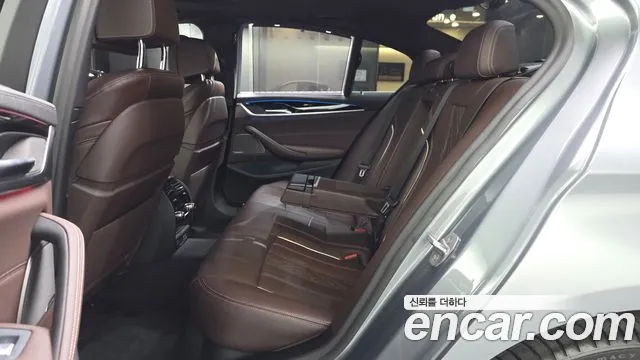 BMW 5 Series G30 — Фото автомобиля 16
